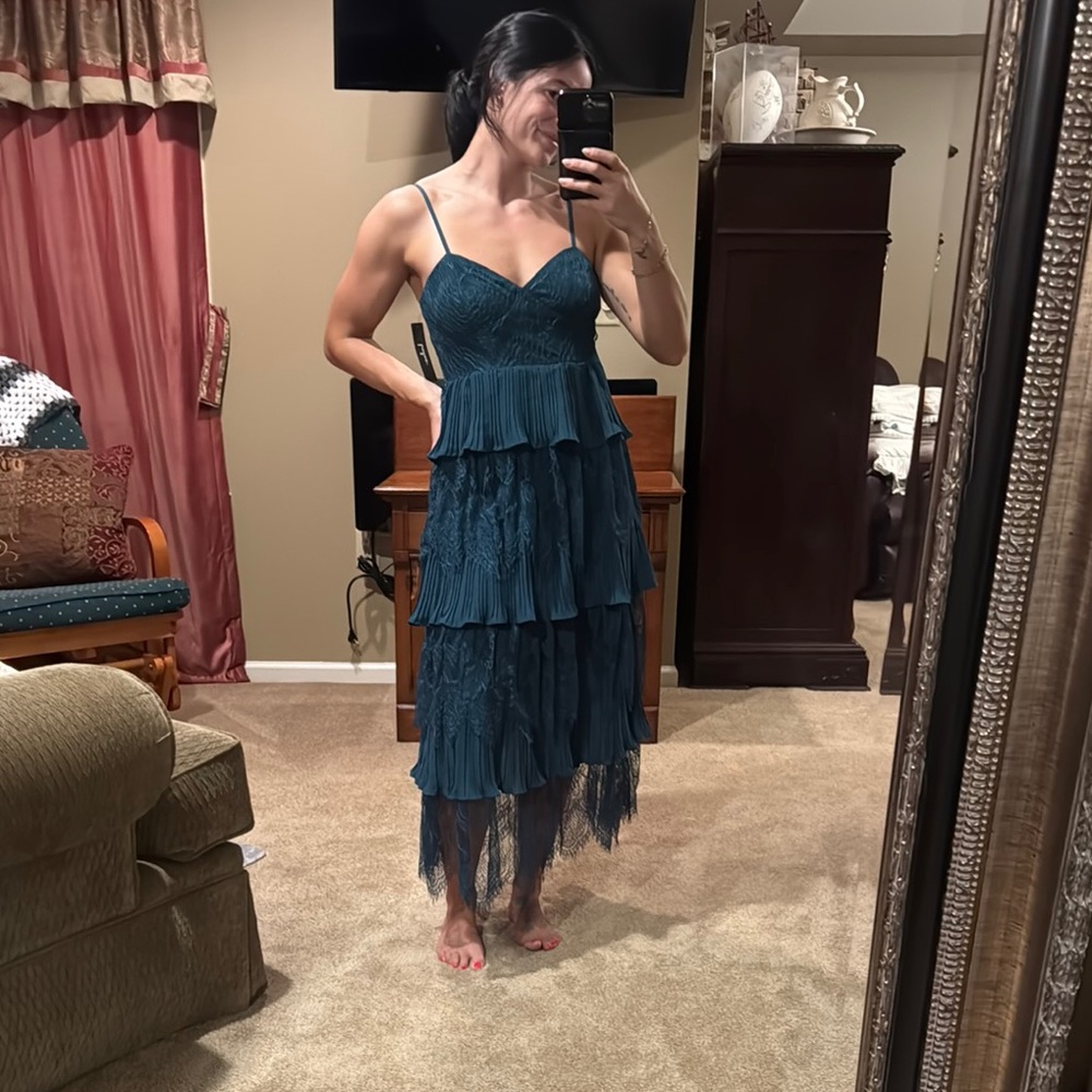 Lulu's emerald green tiered dress